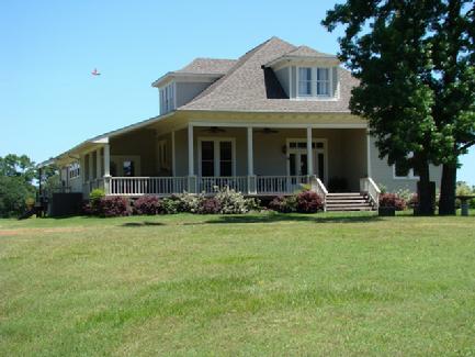 Bed and Breakfast, East Texas Retreat for groups, scrapbookers, crafters, artists. 